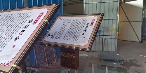 真正的爱情不是利己的，而应该是利他的。宣传栏教你正确认知婚姻